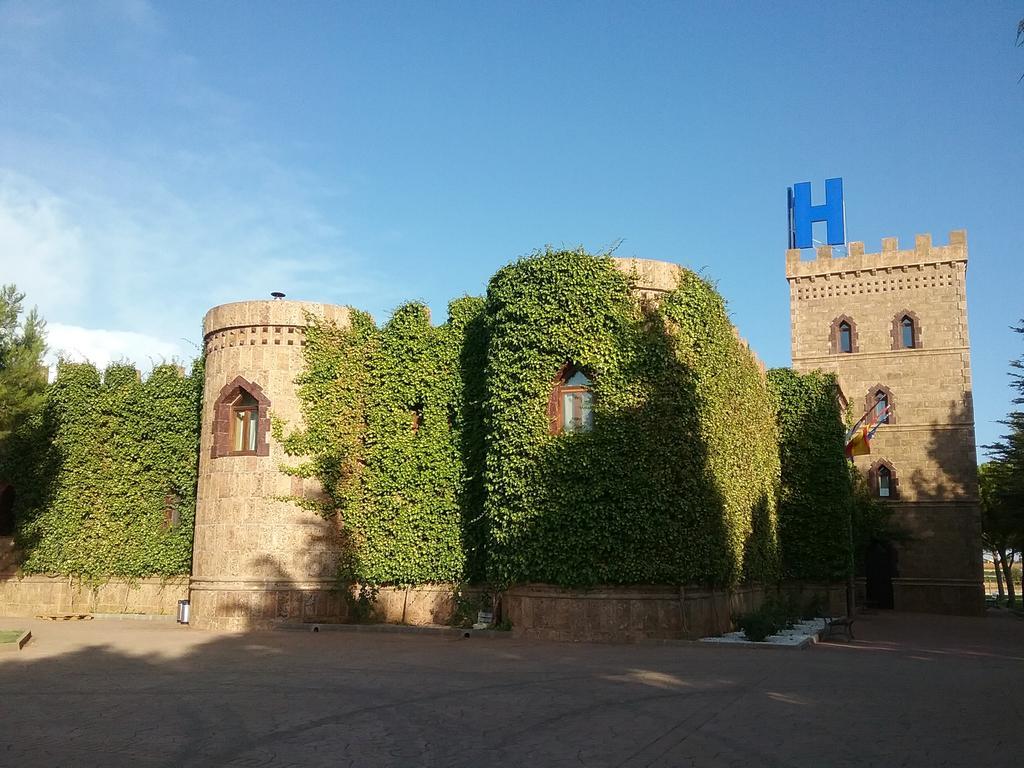 Hotel Viñedos y Bodegas El Castillo Villarrobledo Exterior foto